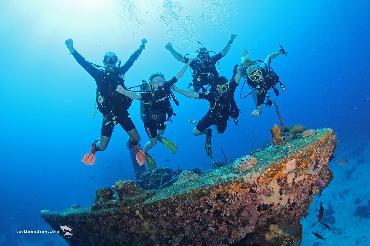 Travel Bucket List: Learn to Dive in Curacao